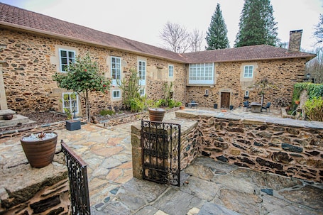 Front of property. Pazo Xan Xordo