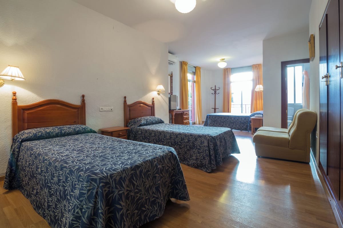 Standard Quadruple Room | 1 bedroom, free WiFi, bed sheets