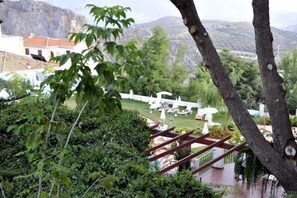 المنطقة المحيطة بالمنشأة