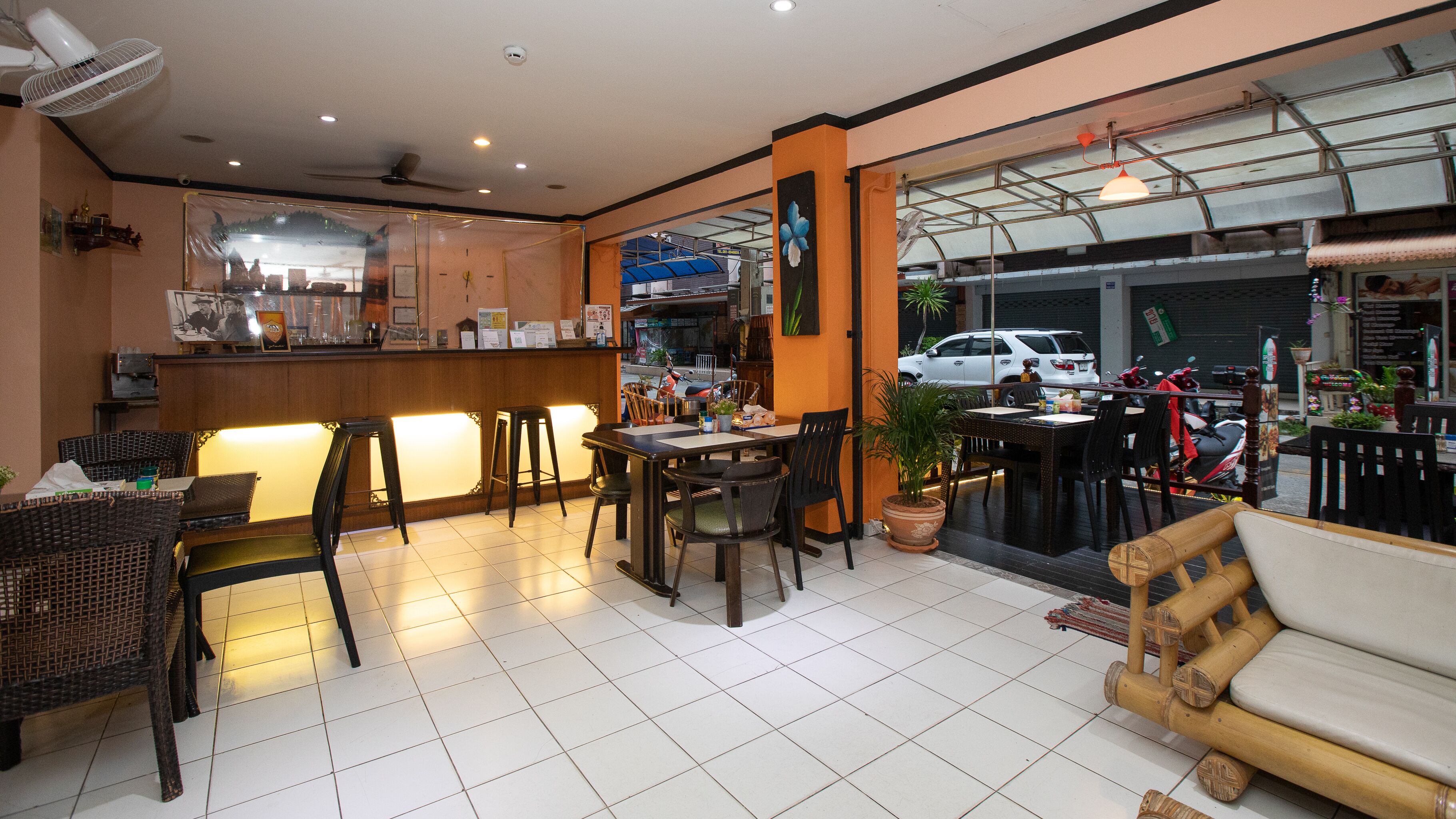 breakfast, lunch and dinner served