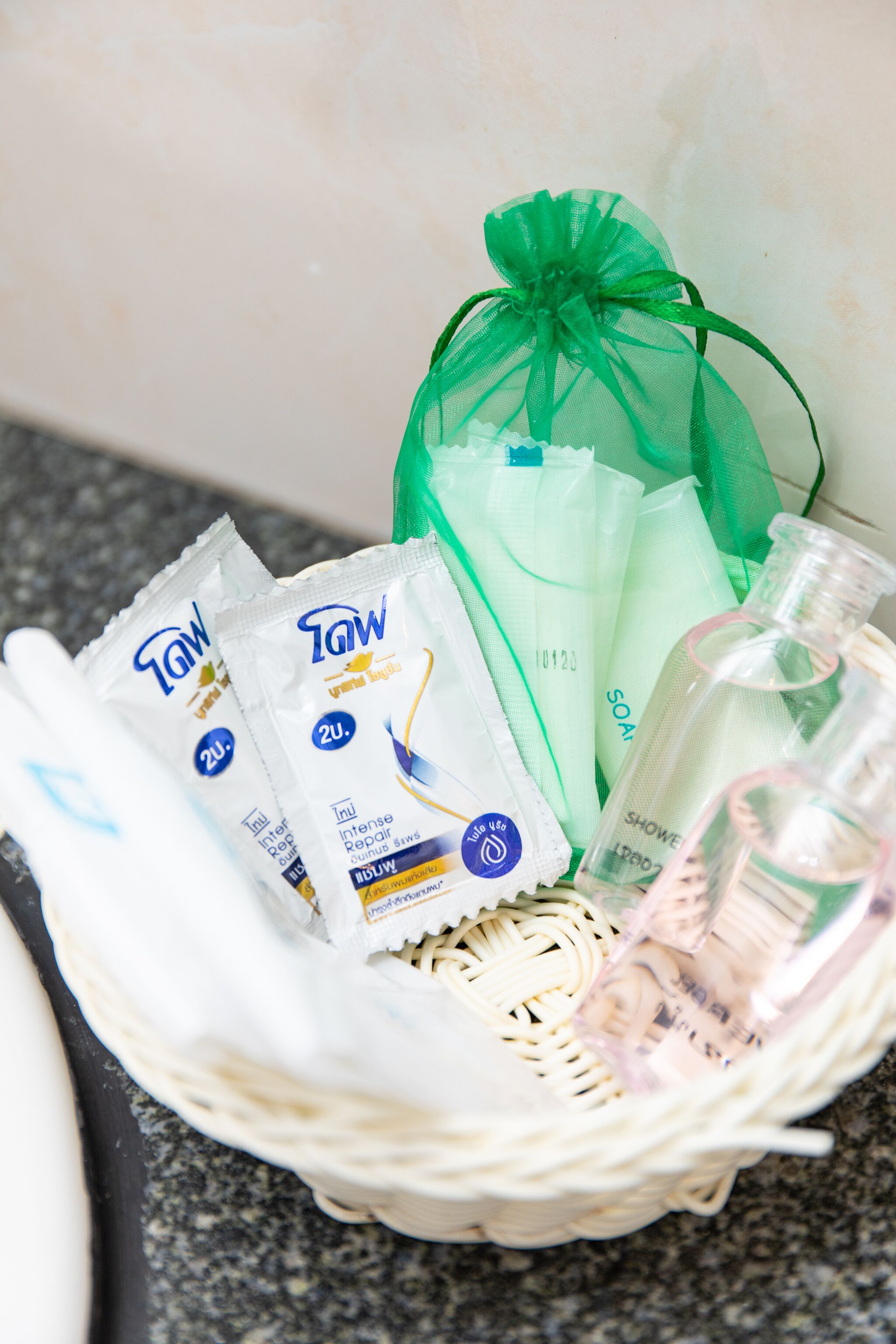 deluxe double room | bathroom | shower, rainfall showerhead, free toiletries, hair dryer