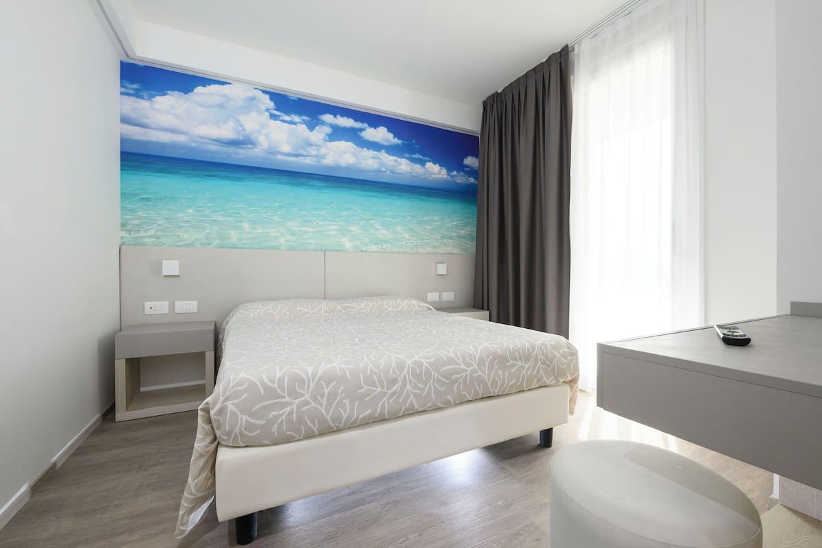 In-room safe, desk, cots/infant beds, free WiFi