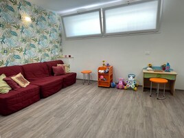 Zona de juegos infantil cubierta