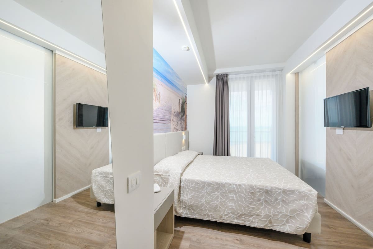 In-room safe, desk, cots/infant beds, free WiFi