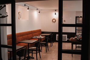 Desayuno buffet todos los días (con cargo)