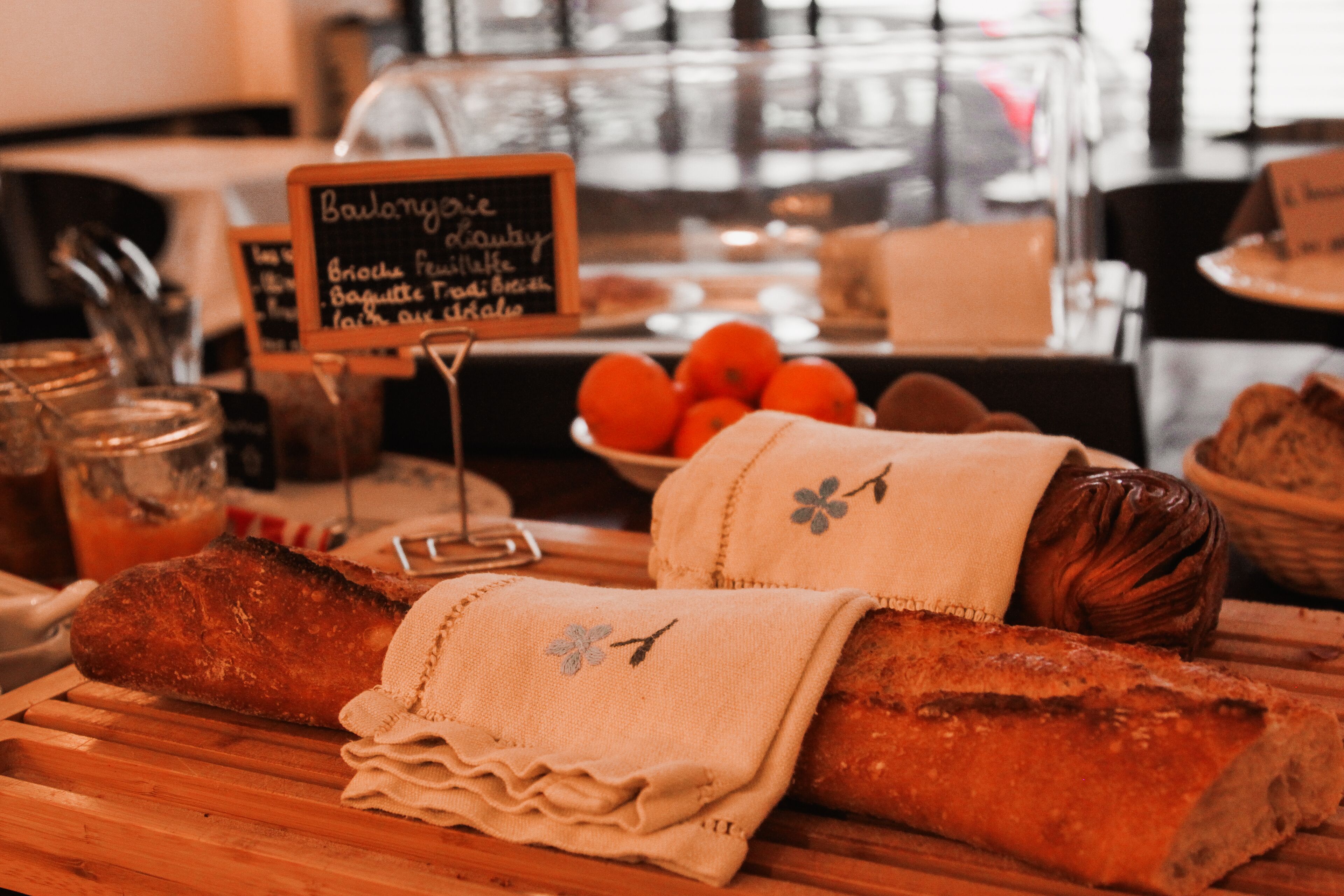 Petit déjeuner buffet (13 EUR par personne)