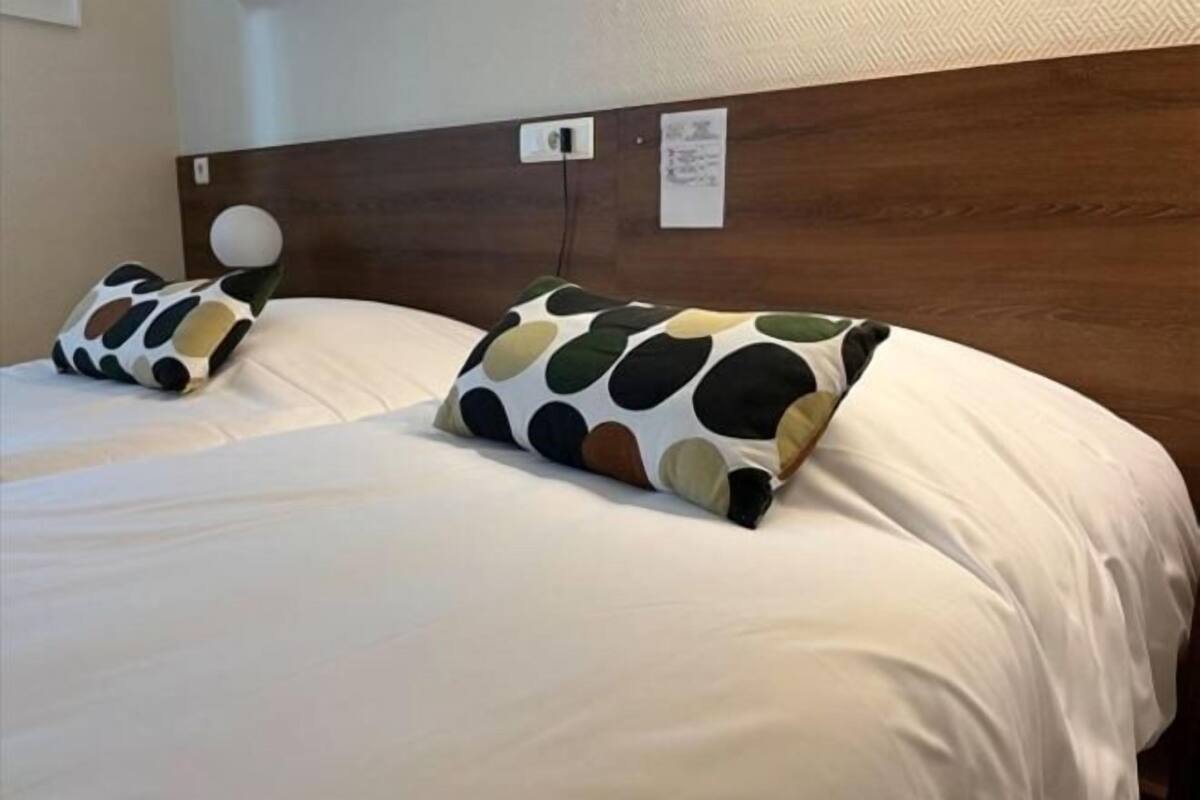 1 chambre, bureau, fer et planche à repasser, Wi-Fi gratuit