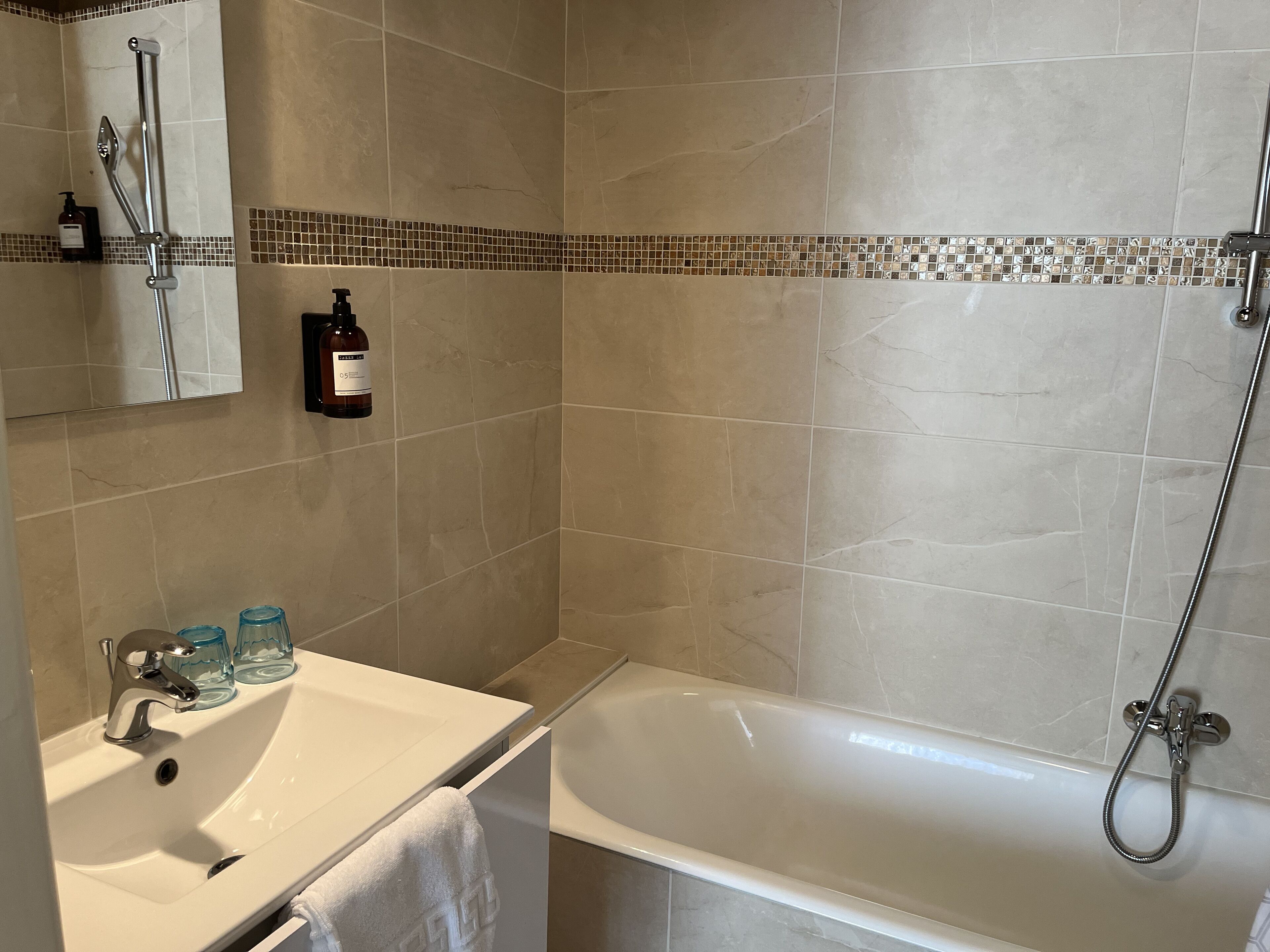 comfort double room | bathroom | free toiletries, hair dryer, towels