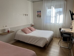 Triple Room, 1 Bedroom | Desk, iron/ironing board, free WiFi, bed sheets - Anne de Bretagne (Vannes)
