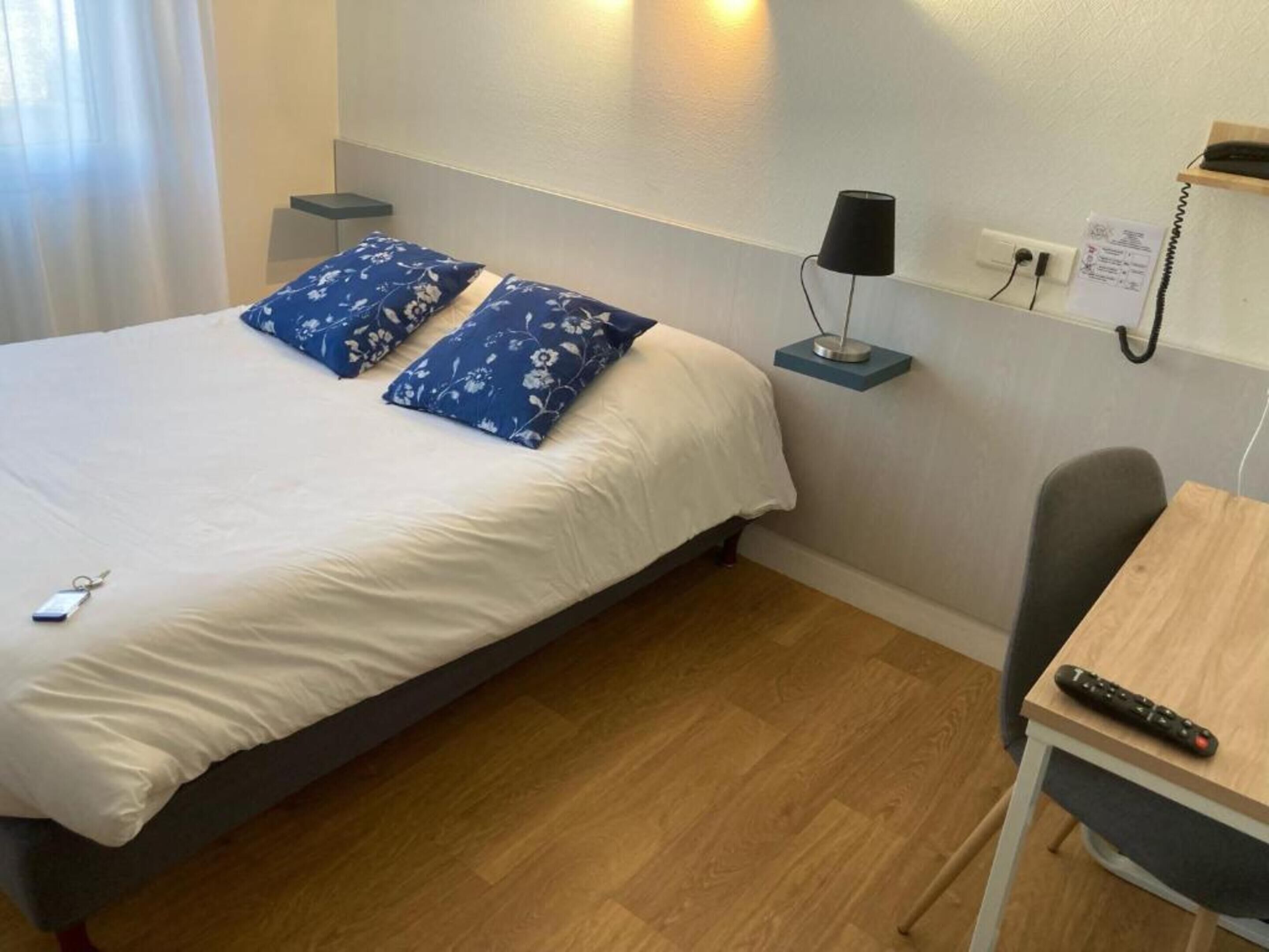 classic double room, 1 double bed | 1 bedroom, desk, iron/ironing board, free wifi