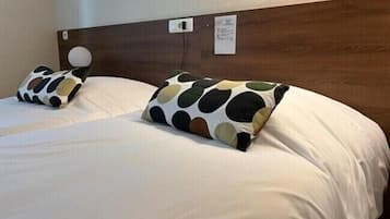 Twin Room, 2 Twin Beds | Desk, iron/ironing board, free WiFi, bed sheets