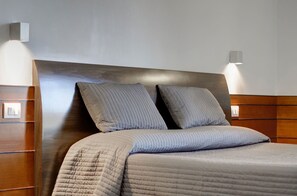 Standard Double Room | In-room safe, desk, laptop workspace, free WiFi