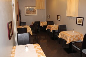 Daily continental breakfast (EUR 3 per person)