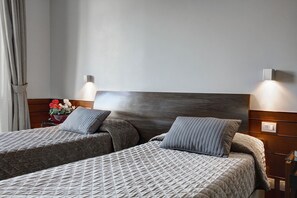 Dobbeltrom – superior | Safe på rommet, skrivebord og skrivebord for bærbar PC