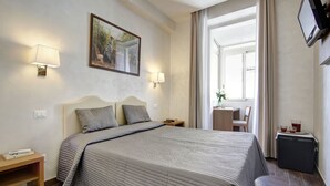 Superior Double Room | In-room safe, desk, laptop workspace, WiFi (free) - La Luna Romana (Rome)