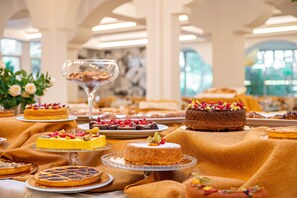 Daily buffet breakfast (EUR 6 per person) - Adria (Cervia)