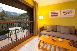Apartment, 2 Bedrooms | Living area | Flat-screen TV - Apartaments Giberga (La Massana)