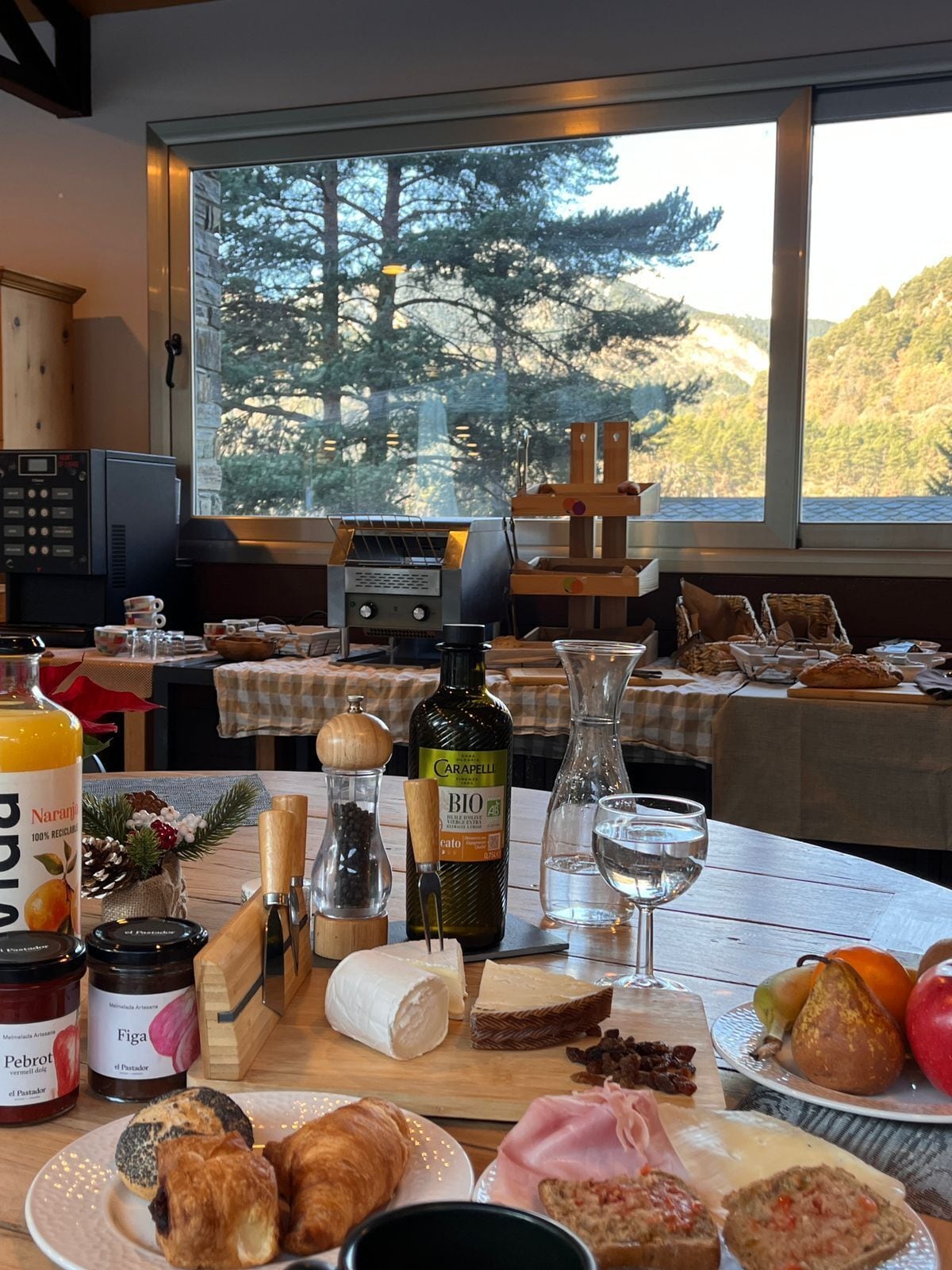 Desayuno continental (EUR 17 por persona) 