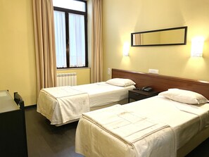 In-room safe, free WiFi, bed sheets, wheelchair access - Hotel Universal (Porto)