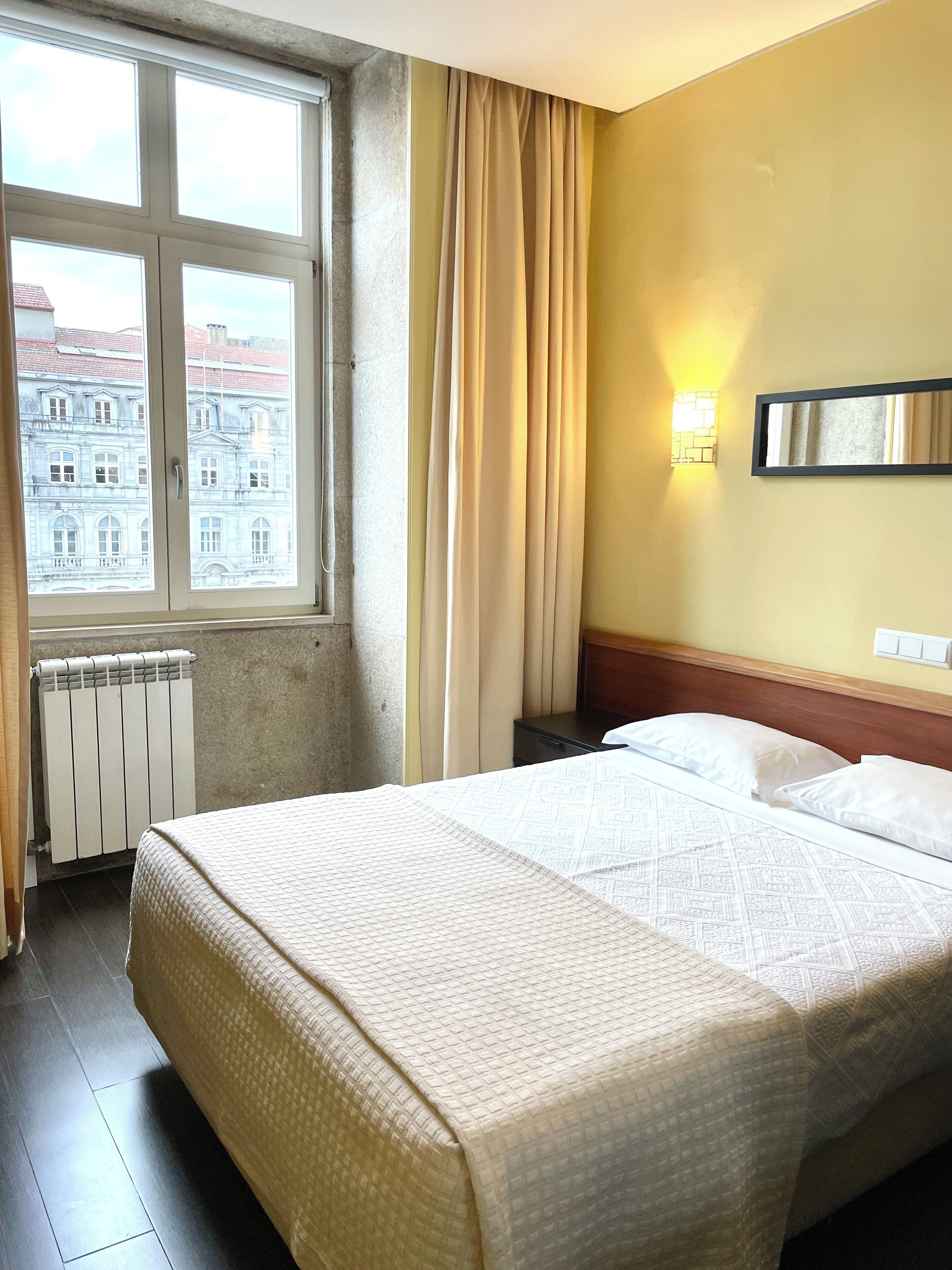 In-room safe, WiFi (free), bed sheets