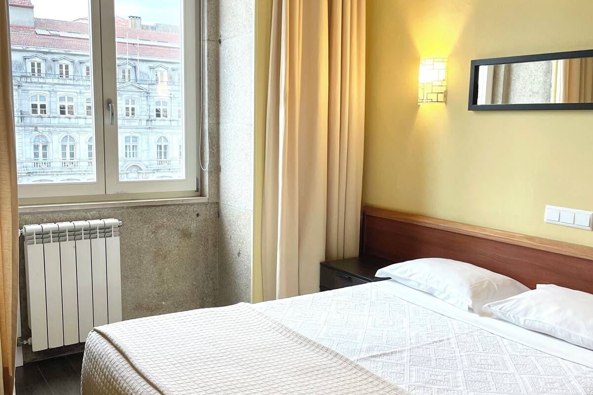 Caja de seguridad en la habitación, wifi gratis y ropa de cama 