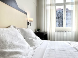 Comfort Double Room, 1 Queen Bed, City View | In-room safe, free WiFi, bed sheets, wheelchair access - Hotel Universal (Porto)