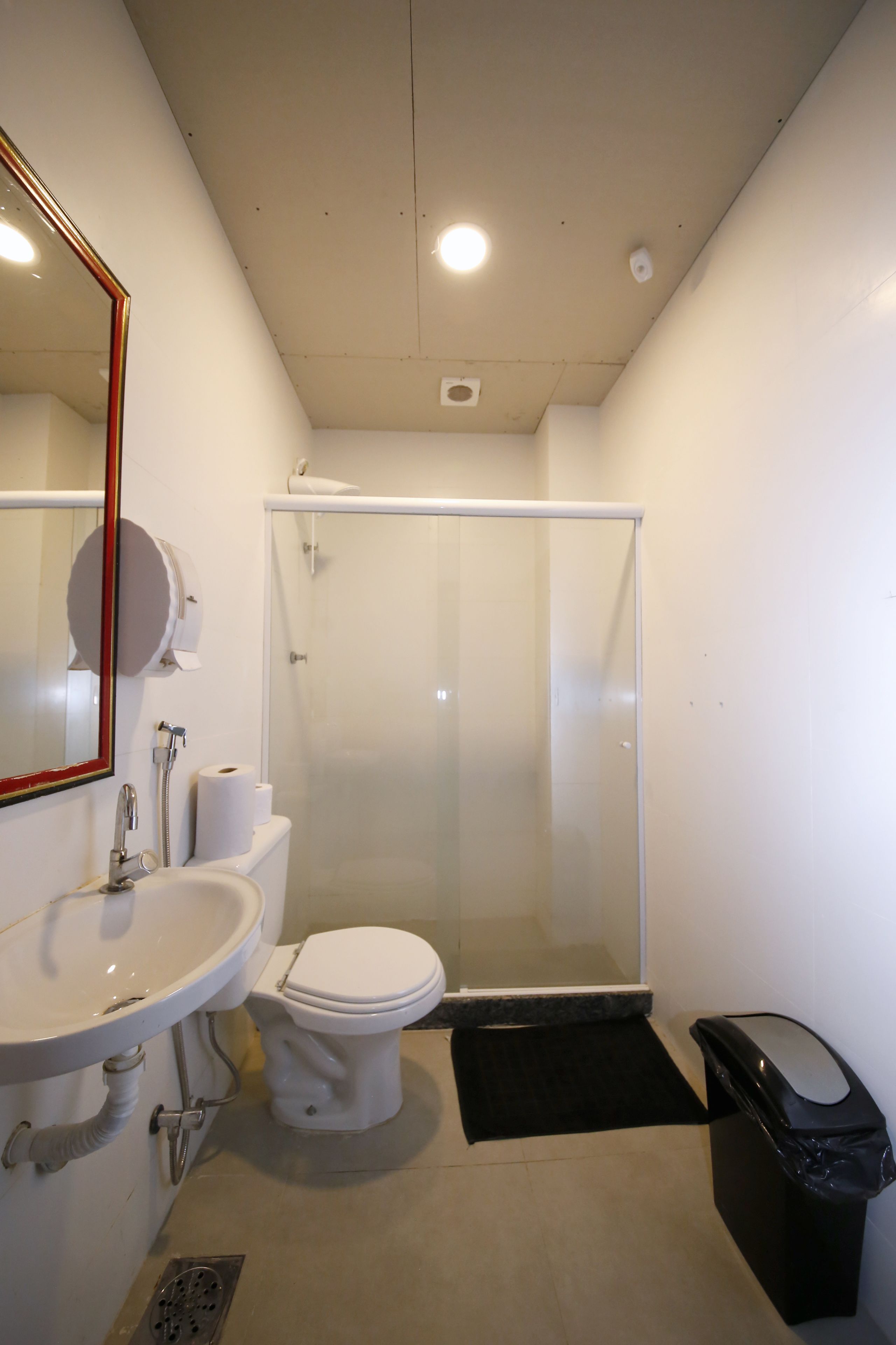 Quarto compartilhado de 9 camas femenino com banheiro privativo | In-room safe, free WiFi