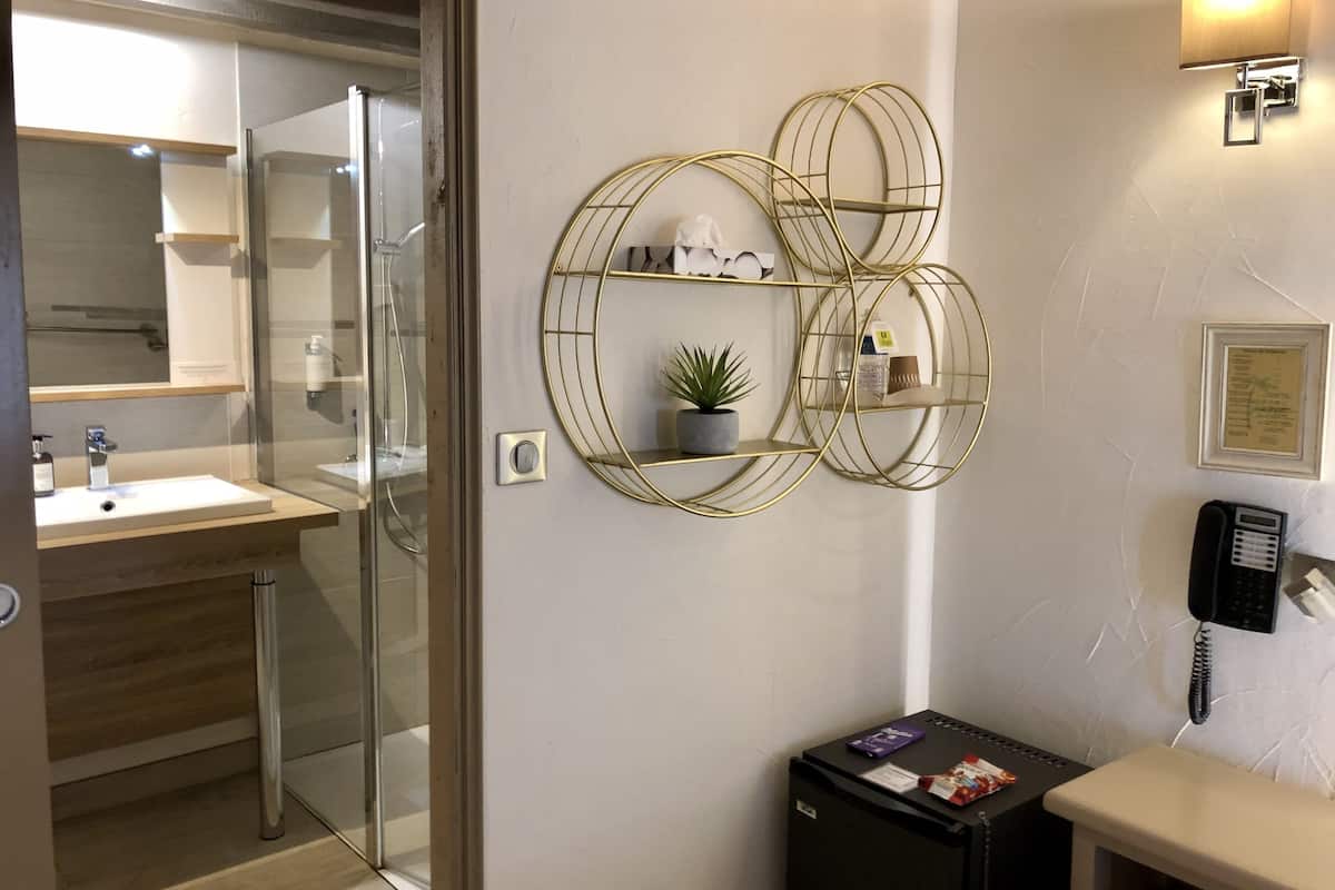 superior single room | bathroom | hair dryer, towels