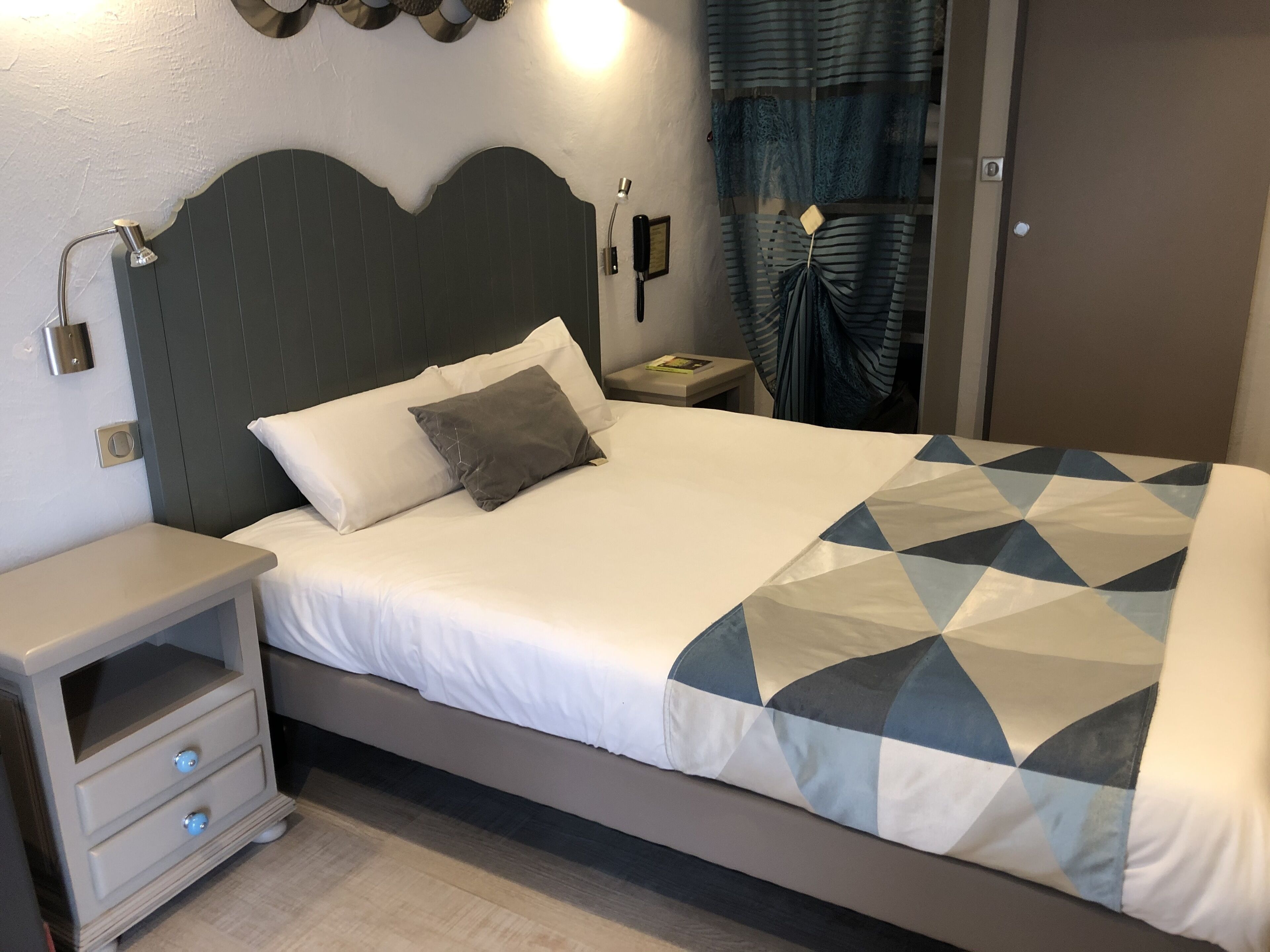 superior double room | 1 bedroom, minibar, desk, soundproofing