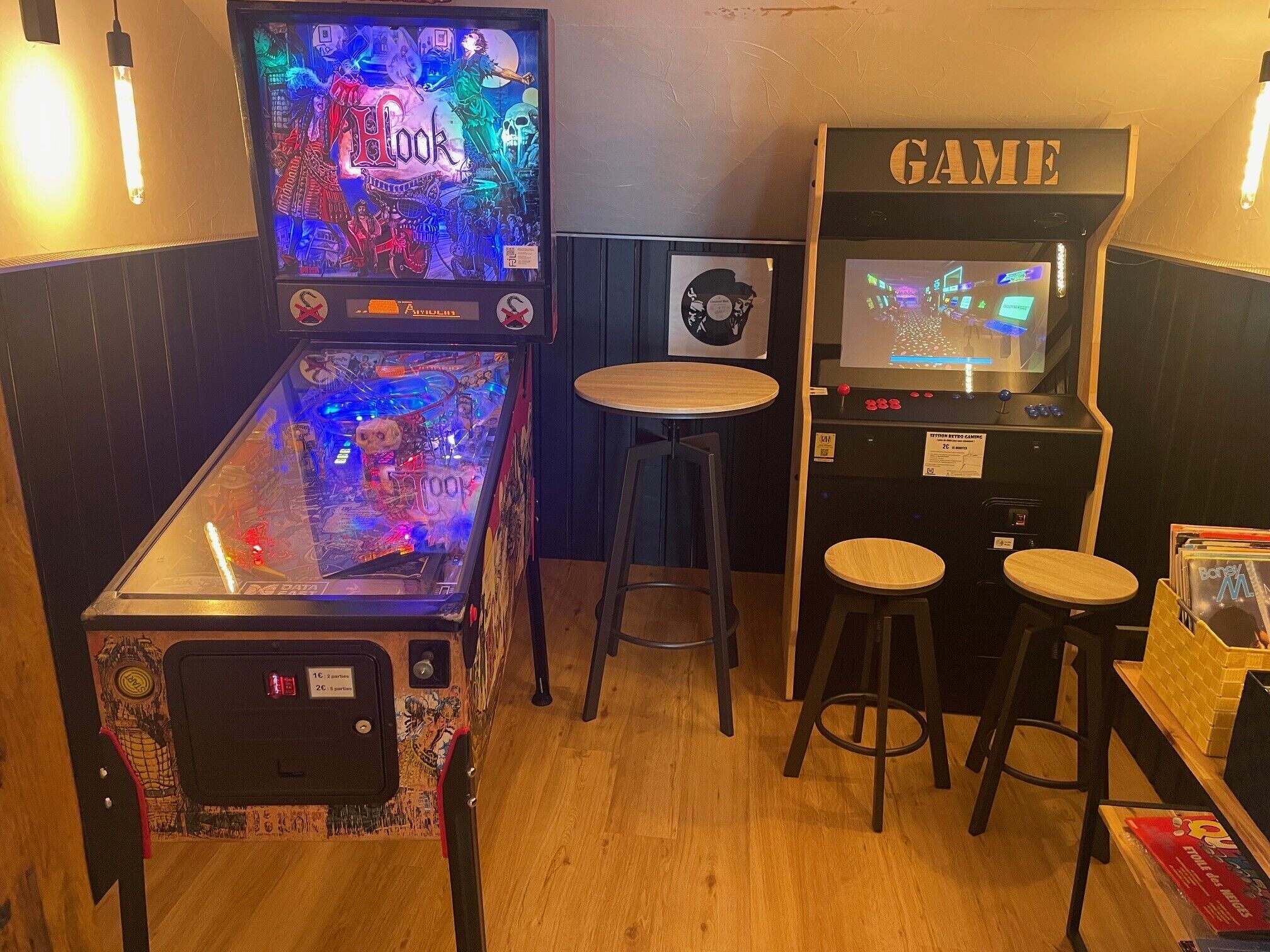 Télévision à écran plat de 82 cm avec chaînes numériques, télévision