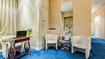 Área de estar no saguão