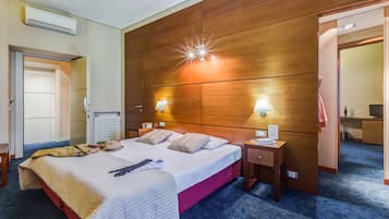 Camas Select Comfort, frigobar, cofres nos quartos, escrivaninha