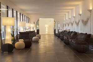 Lobby sitting area - Hotel Mare Pineta (Pula)