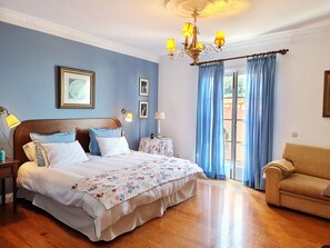 In-room safe, individually decorated, individually furnished, desk - Villa Alto Boutique Hotel (Ponta do Sol)