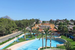 32 吋LCD 電視連衛星電視頻道、電視