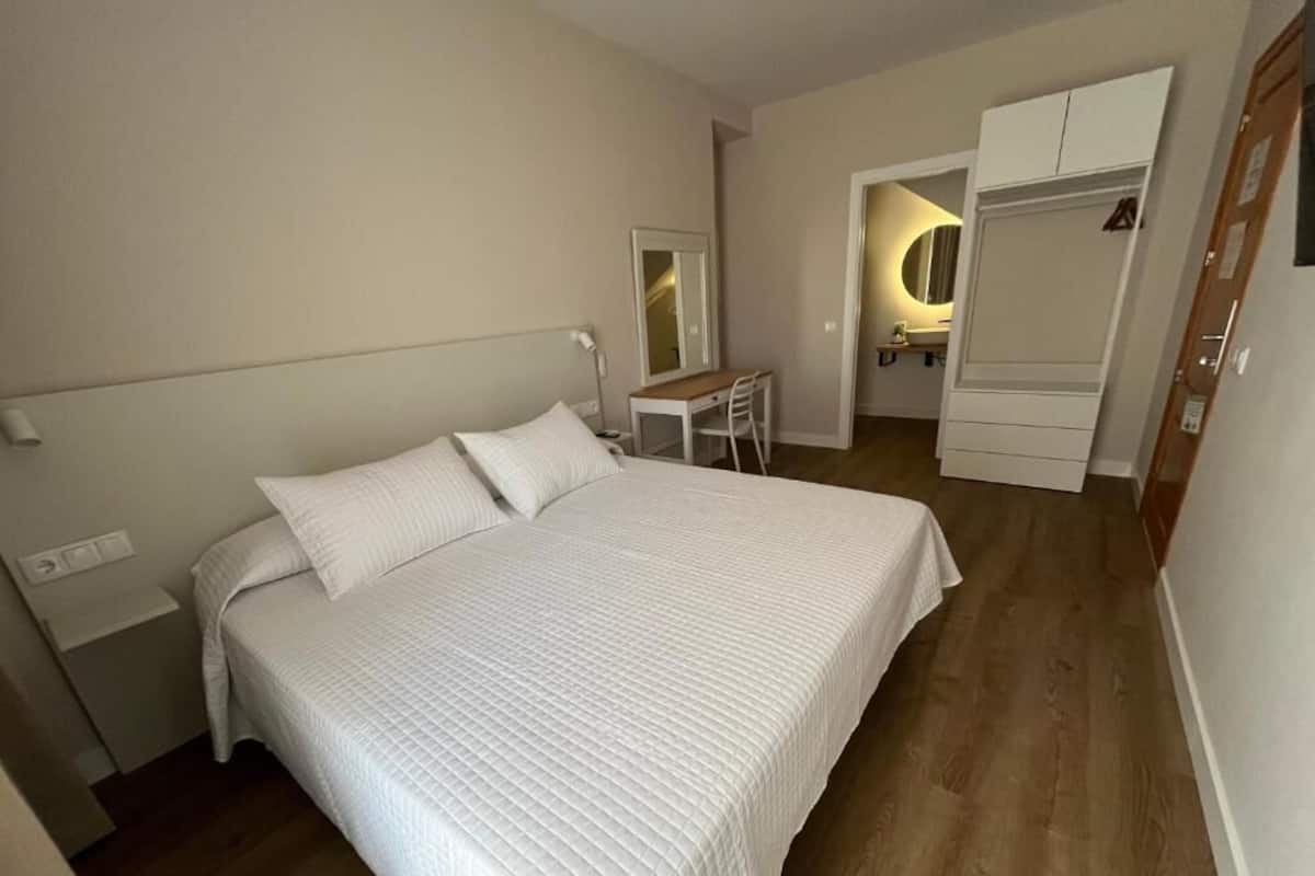 Habitación Doble Superior sin terraza | 1 bedroom, in-room safe, blackout drapes