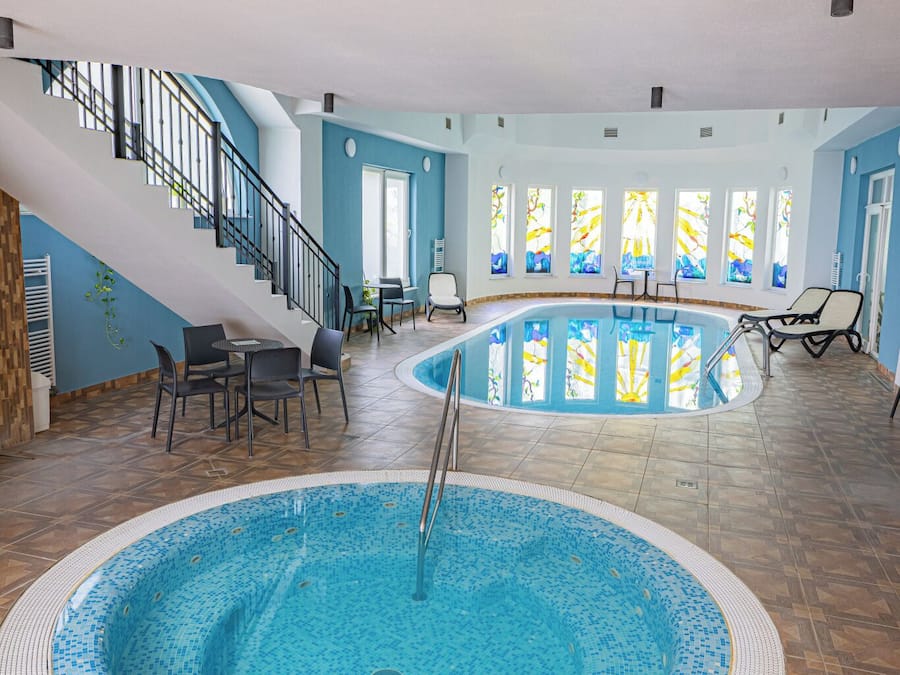2 indoor pools
