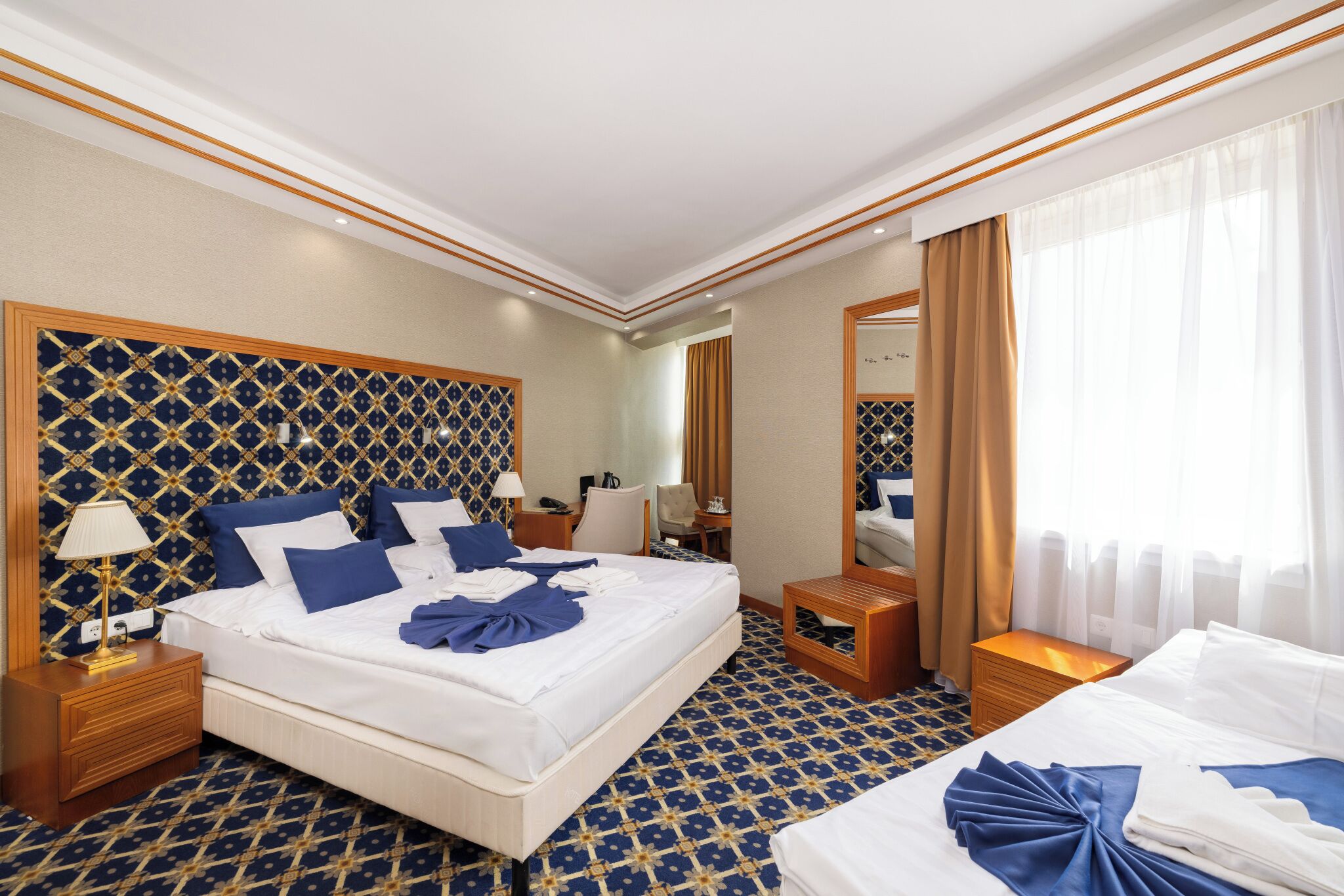 junior studio suite, 1 bedroom | minibar, in-room safe, desk, blackout curtains