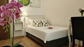 Chambre Simple Économique | Couette en duvet d'oie, coffres-forts dans les chambres, bureau