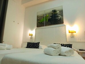 Basic Double Room, 1 Double or 2 Single Beds, Non Smoking | Down duvets, in-room safe, desk, free WiFi - Hotel Birillo (La Spezia)