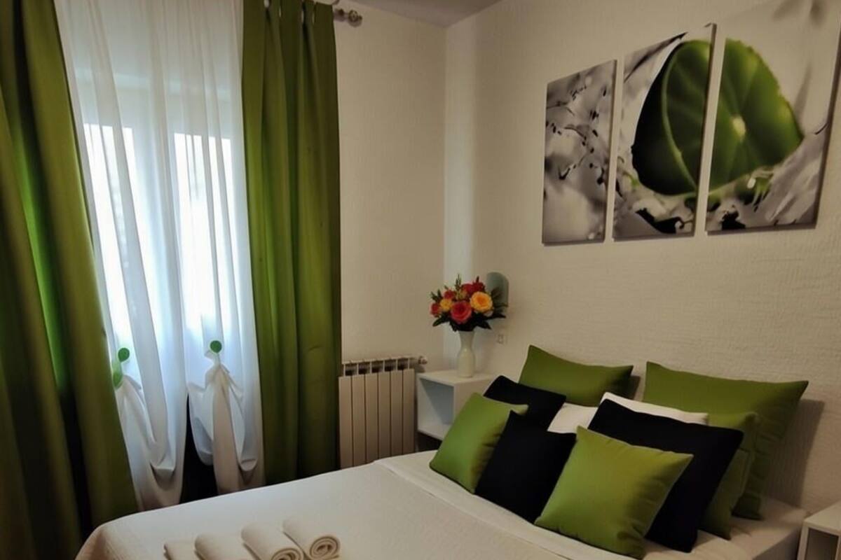 Economy Double Room | Down duvets, in-room safe, desk, free WiFi