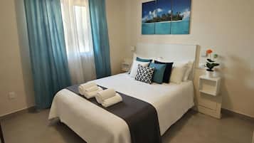 Doppia Economy | Copriletto in piuma, una cassaforte in camera, una scrivania