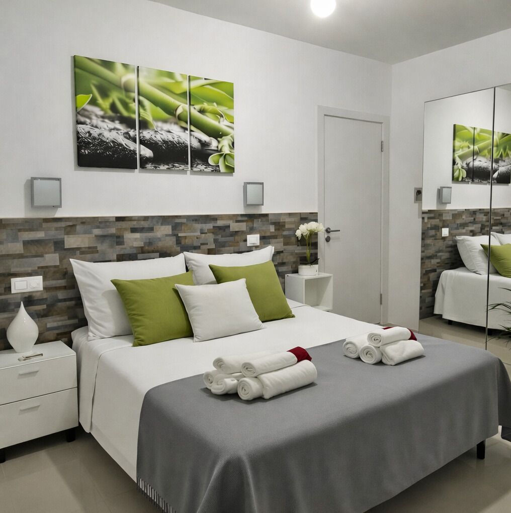 Basic Triple Room, 1 Bedroom | Down duvets, in-room safe, desk, free WiFi