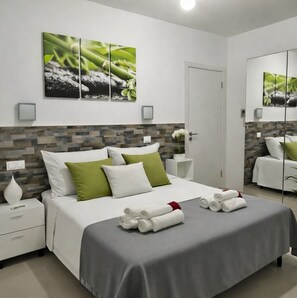 Basic Triple Room, 1 Bedroom | Down duvets, in-room safe, desk, free WiFi - Hotel Birillo (La Spezia)