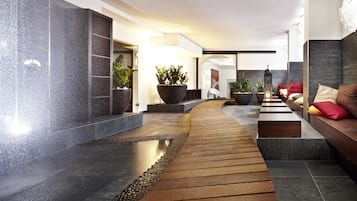 Couples treatment room(s), sauna, hot tub, steam room