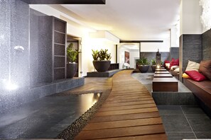 Salas de tratamientos para parejas, sauna, bañera de hidromasaje 