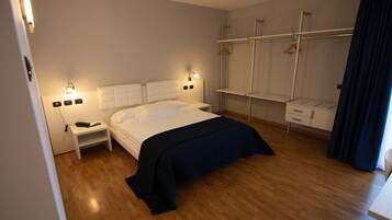 In-room safe, soundproofing, cribs/infant beds, rollaway beds