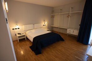Cofres nos quartos, quartos à prova de som, berços (sobretaxa)