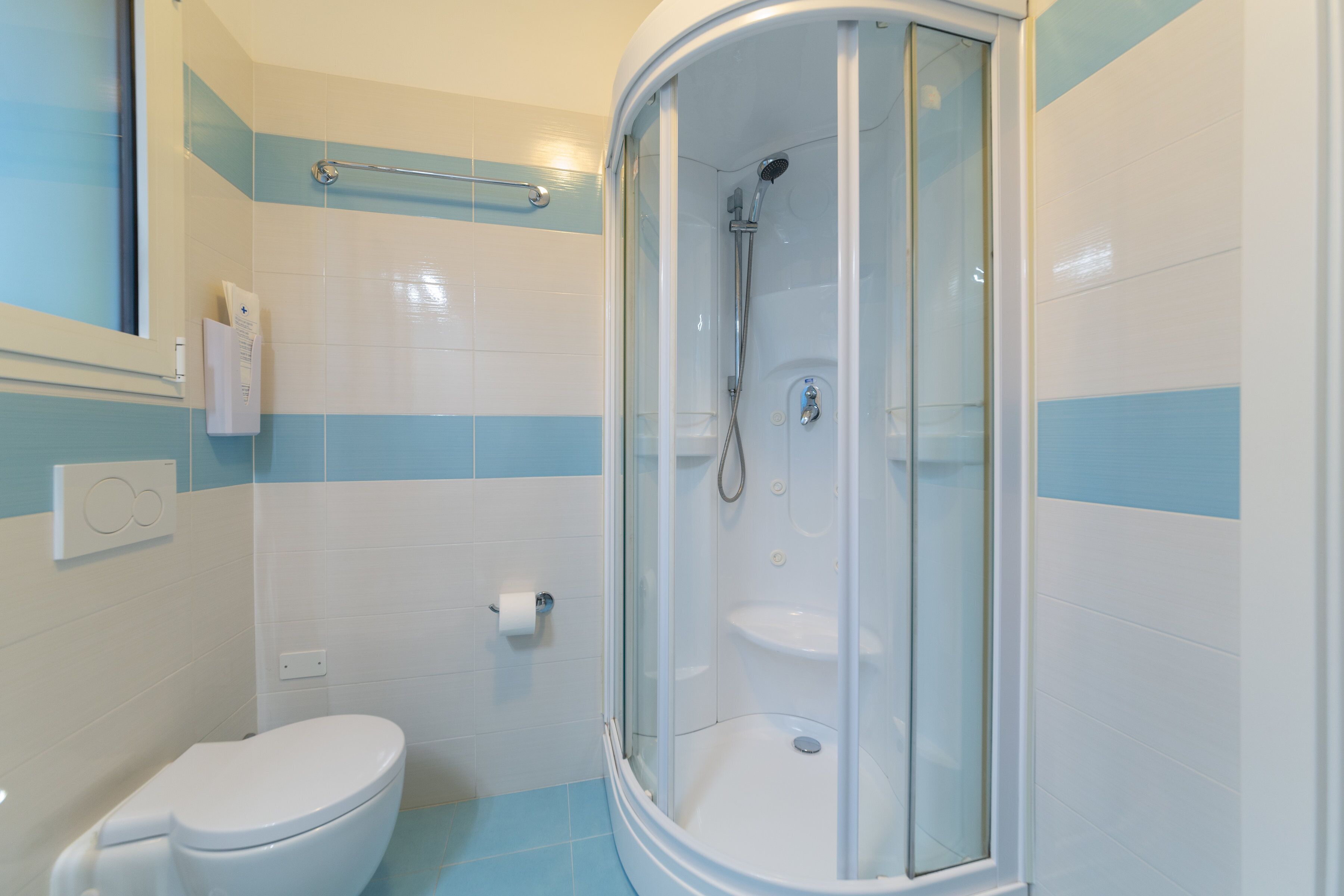 Double Room, 1 Large Single Bed | Bathroom | Shower, hair dryer, towels