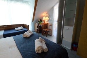 Room (Style - Attic) | Pillowtop beds, minibar, in-room safe, desk - Mimosa (Lignano Sabbiadoro)
